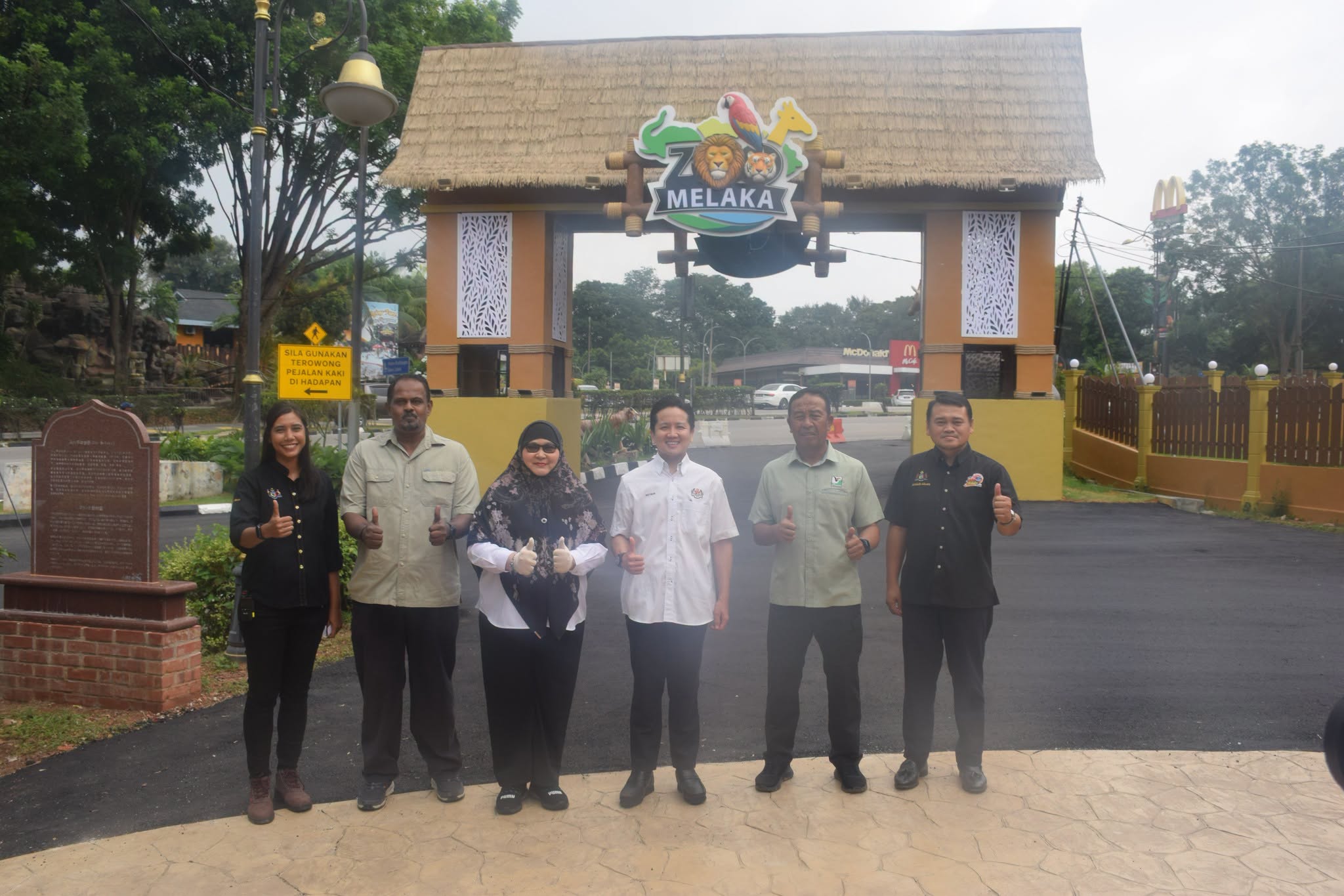 LAWATAN TURUN PADANG YB MENTERI NRES BERSAMA CMI DI ZOO MELAKA